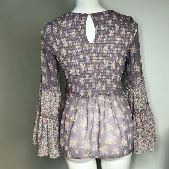 American Eagle Outfitters Bell Sleeve Top - Picture 2 of 7